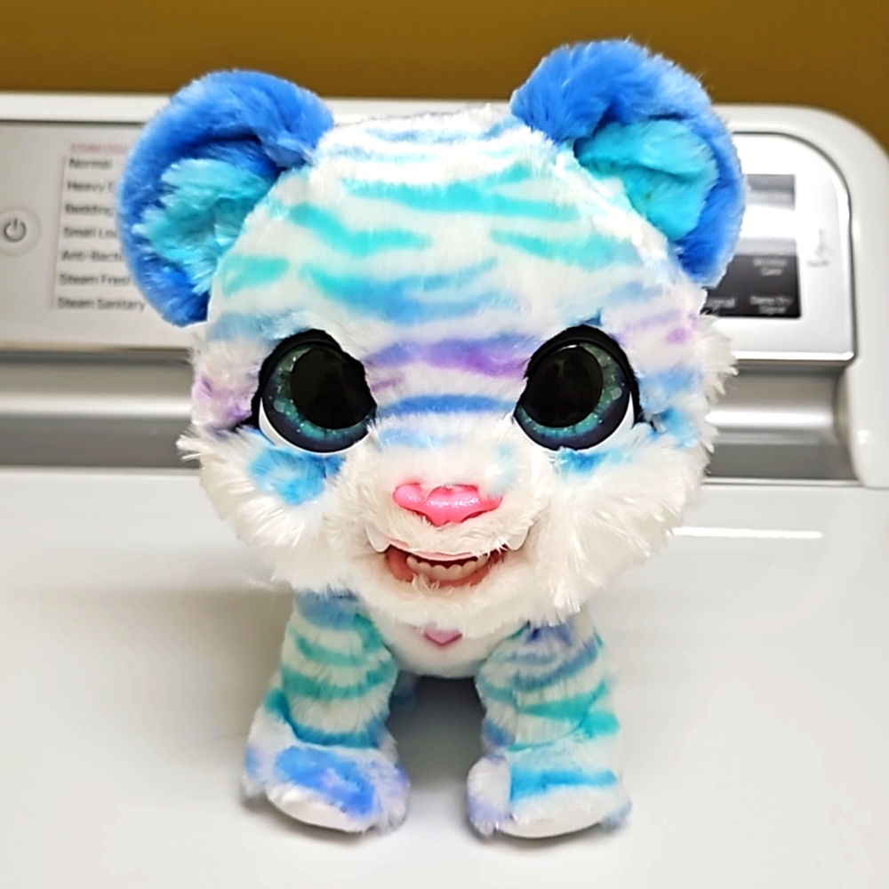 FurReal North The Sabertooth Kitty Interactive Plush Pet Toy, 35+ Sound, Hasbro